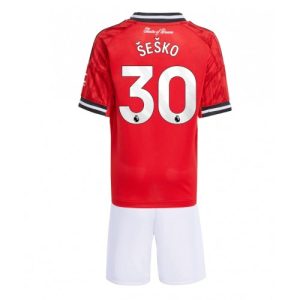 Detský Futbalový Komplet Manchester United Benjamin Sesko #30 2025/26 Domáci Dres – s trenírkami
